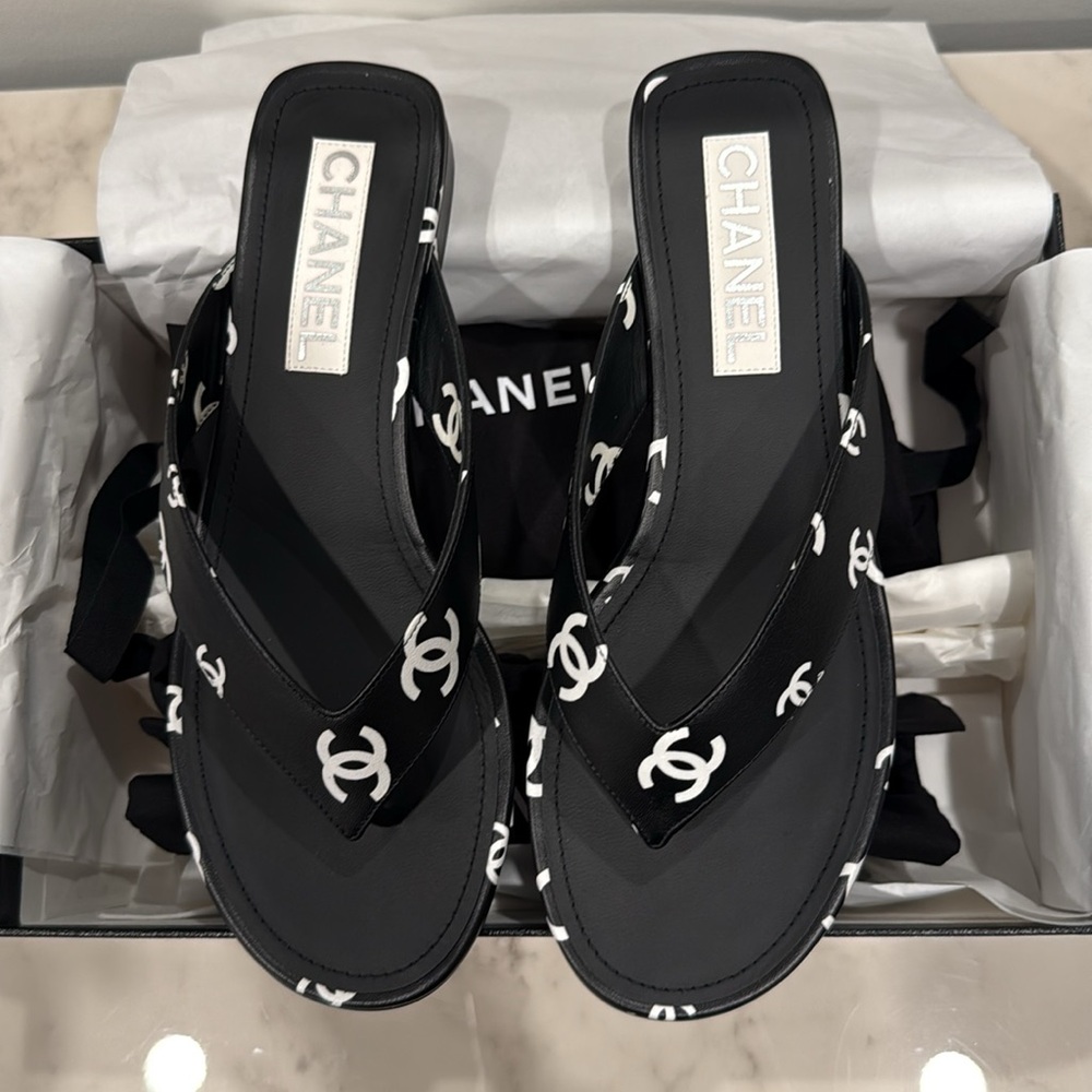 Chanel Black  with White Logo flip flops 🩴leather. Authentic